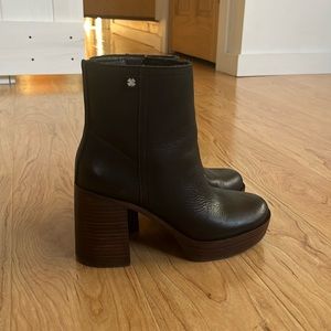 New lucky brand boots. Never worn.